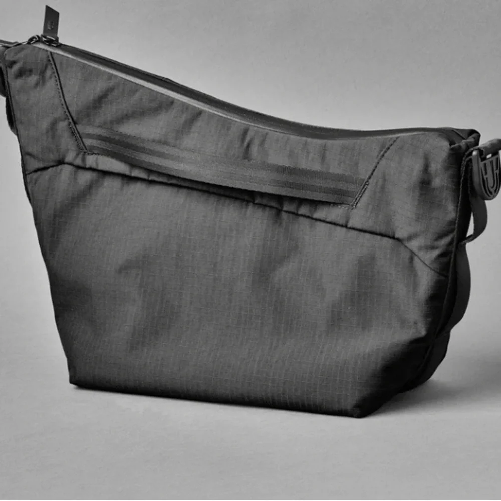 NWT Alpaka Flow satchel 4L - black A5